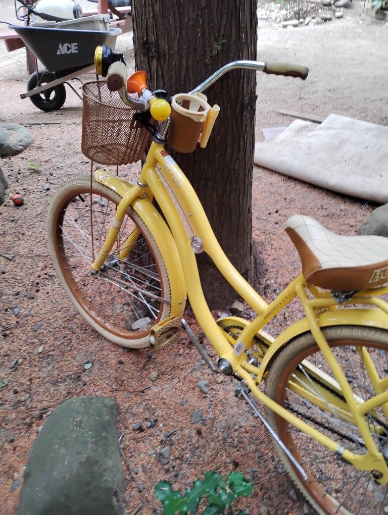 Like New! Very Nice Huffy Beach Cruiser.