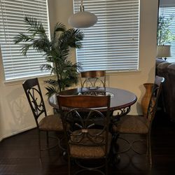 Dining Table & 4 Chairs