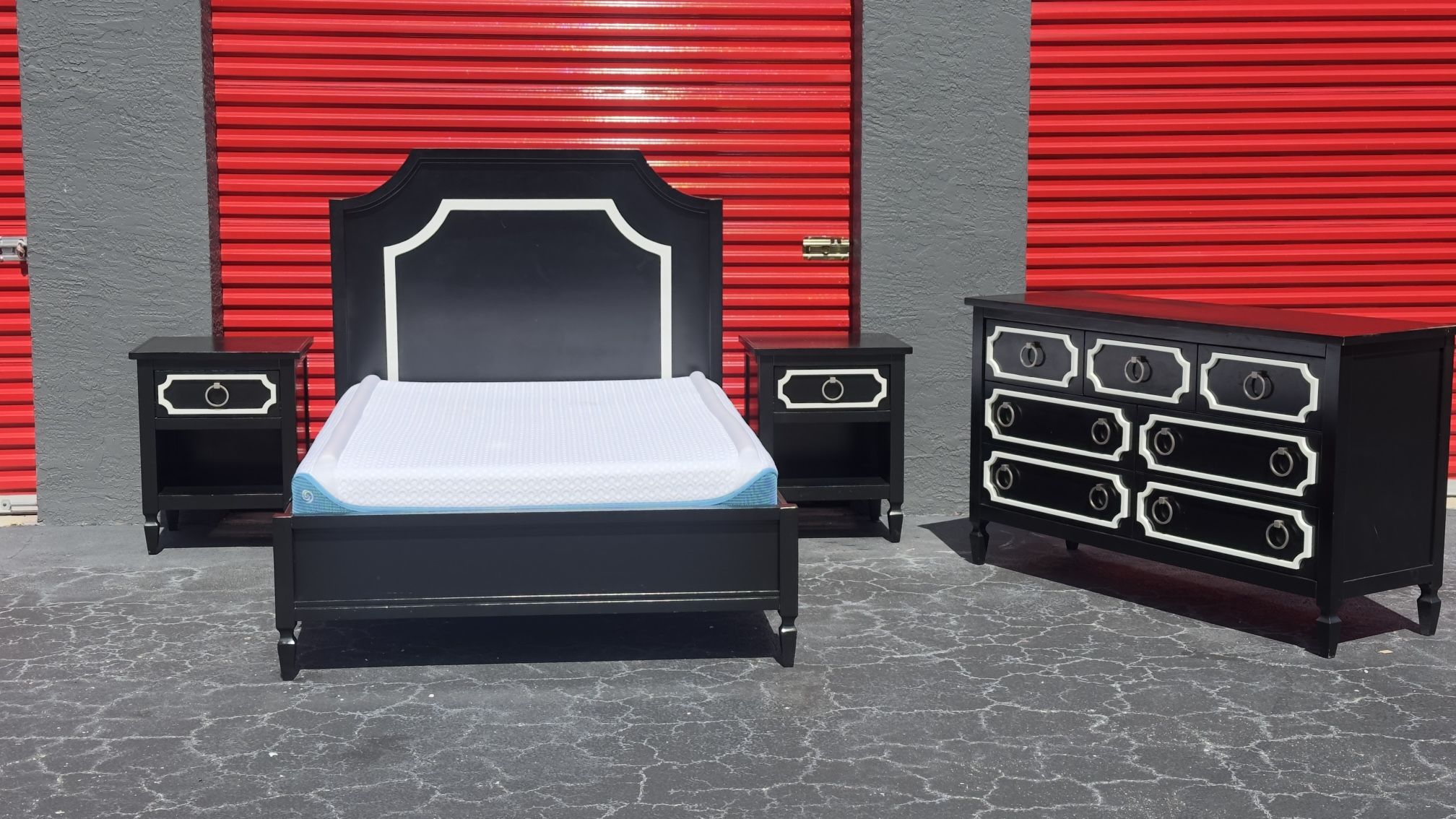 NEWPORT COTTAGE BLACK & WHITE BEDROOM SET W FULL BED MATTRESS 2 NIGHTSTANDS & DRESSER - delivery is negotiable