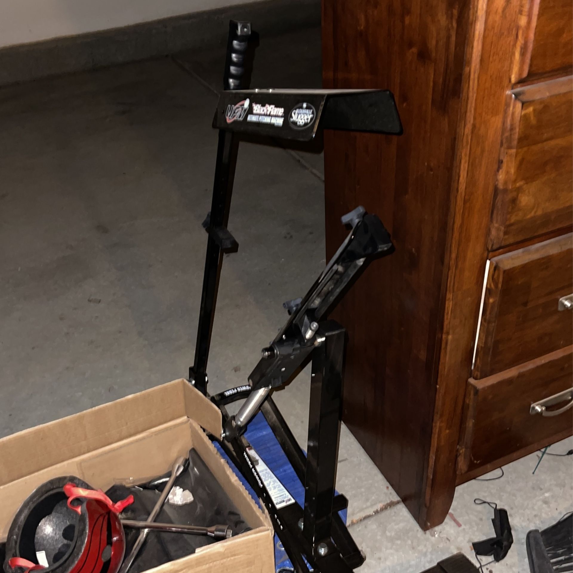 Louisville Slugger Pitching Machine for Sale in Moreno Valley, CA OfferUp