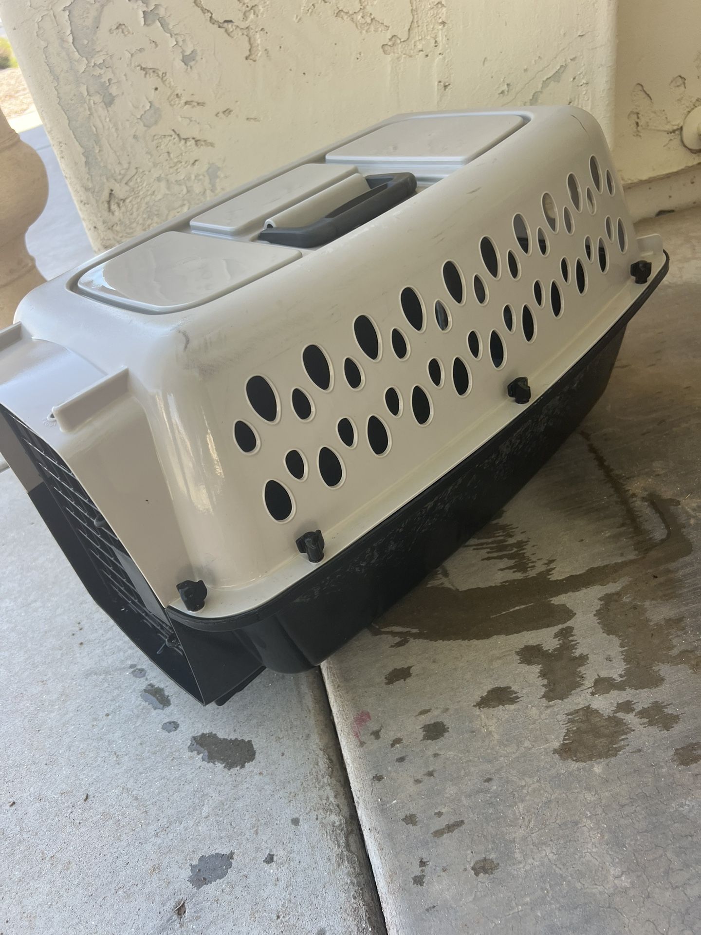 Small Dog Kennel Barely Used