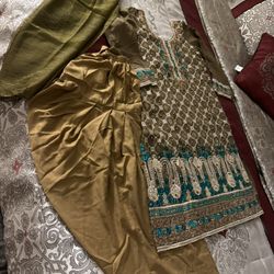 Pakistani Punjabi for woman large it is very beautiful and very good quality for three dollar