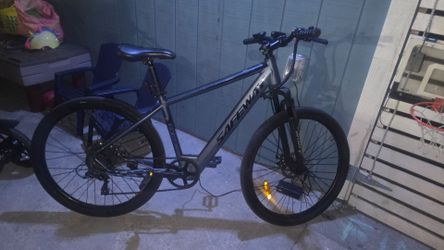 Eletric Mountain Bike has Charger