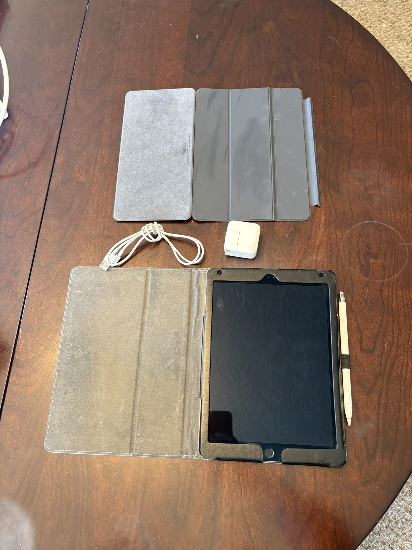 2016 Apple iPad Pro 9.7” 128GB & Accessories