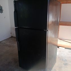 GE Refrigerator 