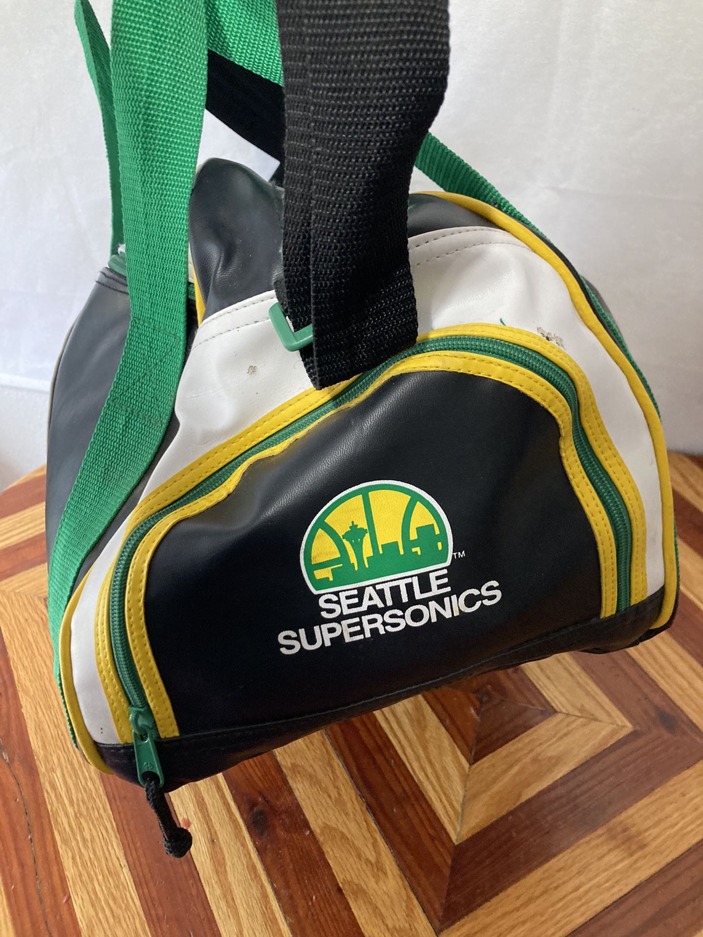 VTG 80s SEATTLE SUPERSONICS NBA Player Issue Bag Leather Duffle Bag Basketball