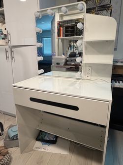White Vanity with Hollywood Lights & Outlet — Note: Drawer sticking/tricky.