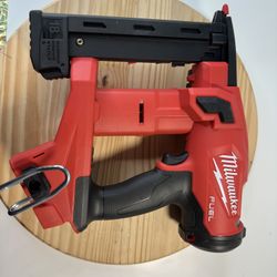 M18 FUEL 18-Gauge 1/4 in. Narrow Crown Stapler 