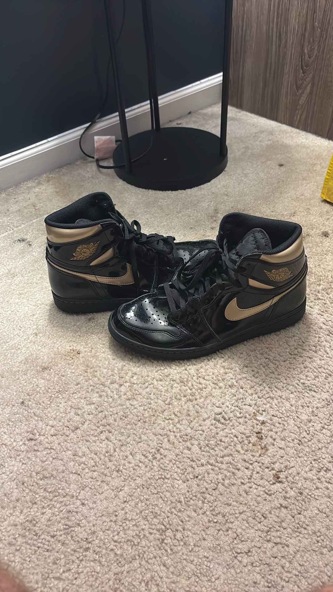 Air Jordan 1 Retro High OG ‘Black Metallic Gold’ 575441-032