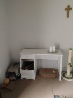 White Computer Desk Used