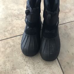 Snow boots