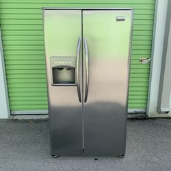 31” Depth Frigidaire Stainless Steel Refrigerator SxS   - Ice cold ; Everything works 100% - Stainless Steel : Side by Side - Refrigerator Freezer