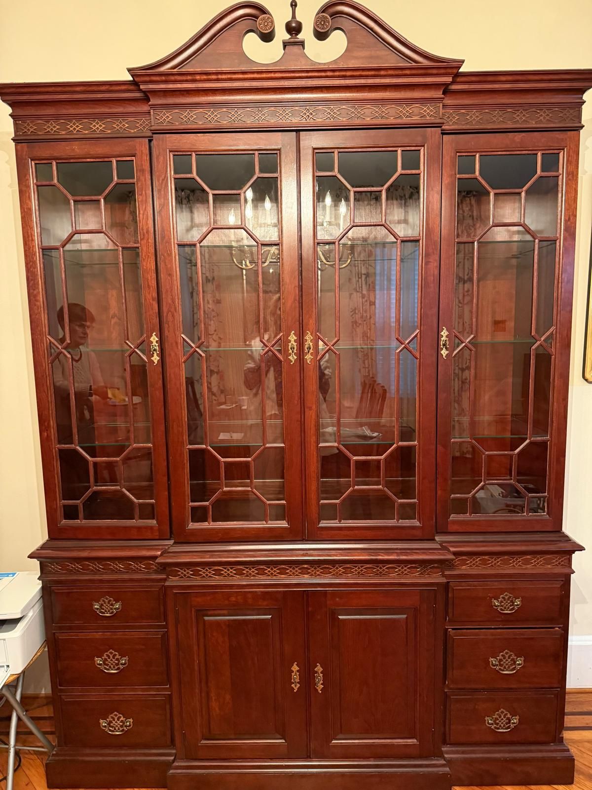 Pennsylvania House China Cabinet w/lights