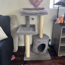 Cat Tree / Cat Condo w Scratching Posts
