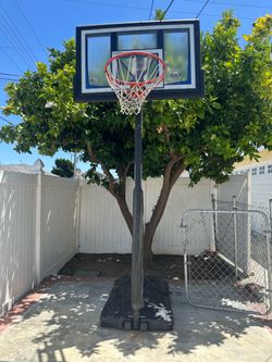 Basketball stand