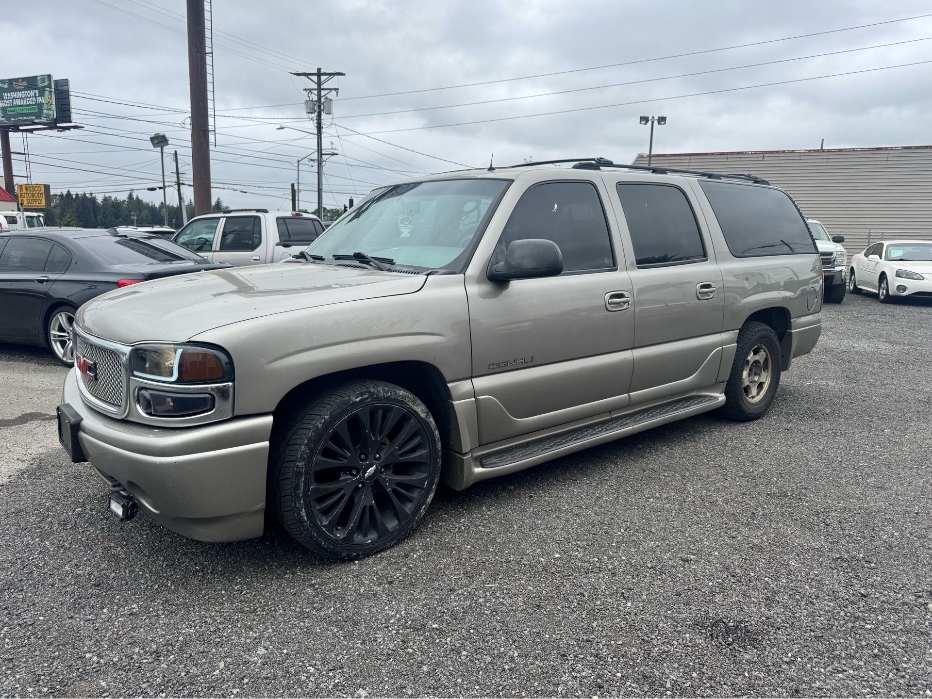 2002 GMC Yukon XL 1500 Denali Sport Utility 4x4 * 250k miles * 6.0L V8 engine * Runs and drives well * Good running SUV * Clean title * Interior/exte