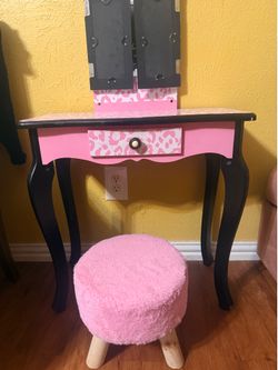 Kid’s vanity