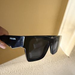 Prada sun glasses