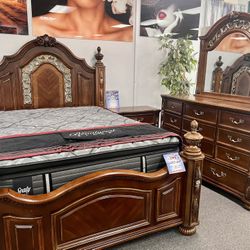 SOLID WOOD QUEEN BEDROOM SET LIMITED SUPPLY 🚨 QUEEN BED NIGHT STAND DRESSER MIRROR ALL INCLUDED!! 