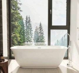 Freestanding soaking bathtub