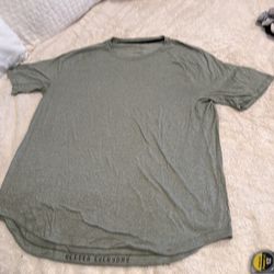 Men’s Lululemon shirt size XL