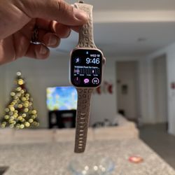 Rose gold Apple Watch Series 9 
