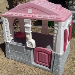 Kids playhouse
