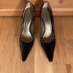 Women's BCBG patent leather pumps. Size 9.5