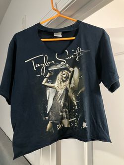 Taylor Swift Tour Graphic T-Shirt Medium – Altered Cutout Neckline