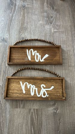 Rustic wood Mr&Mrs signs