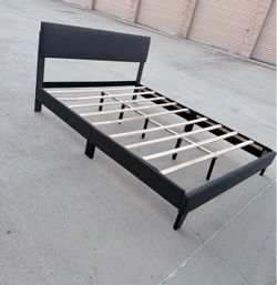 Se vende respaldo de cama matrimonial usada en perfecto estado por $55