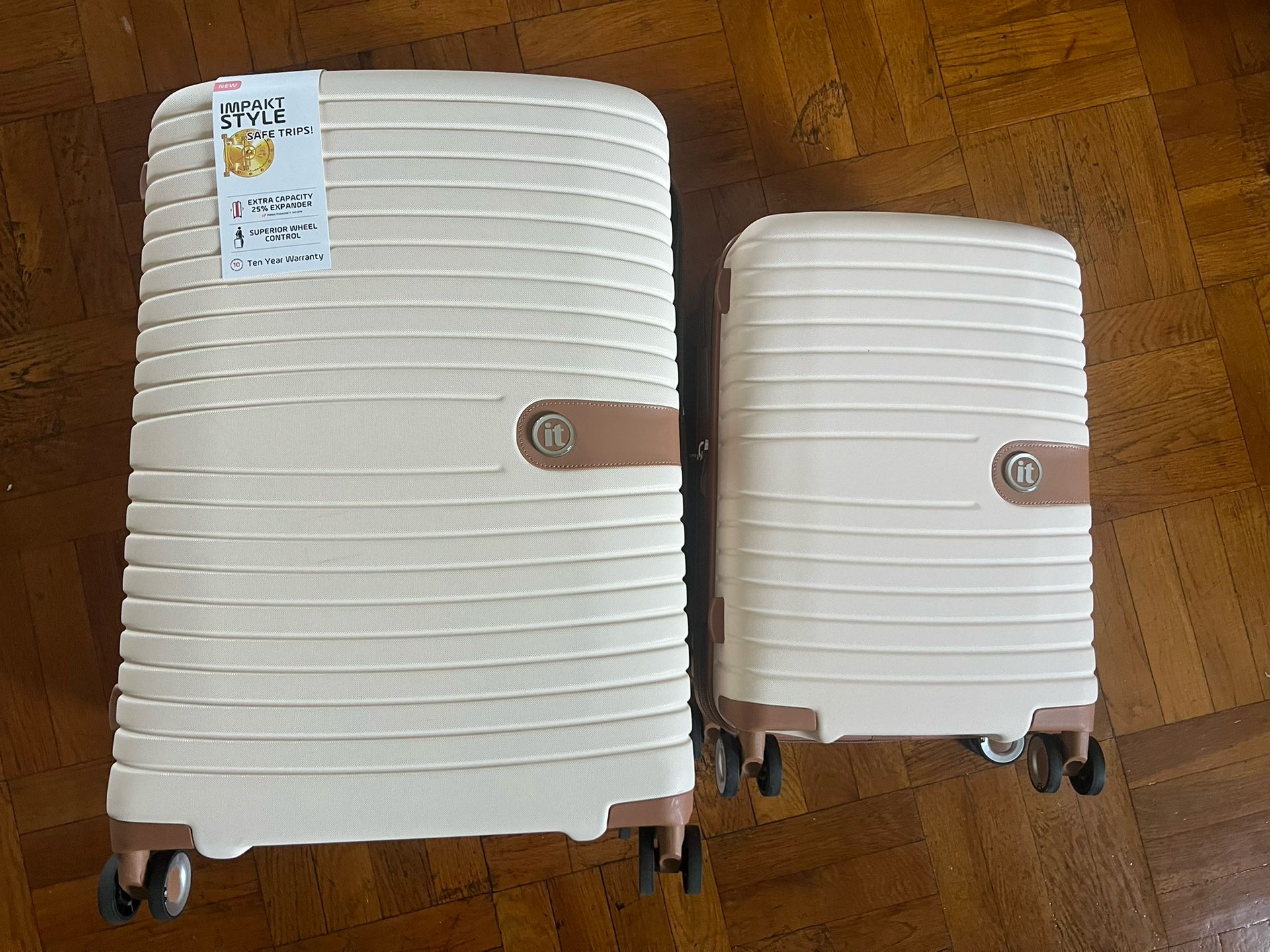 IT Spinner Luggage Checked Bag And Carry on “new”