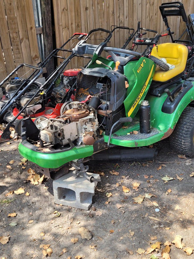 Selling As Is***john Deer Riding Tractor ... For Parts Or To Fix Up  