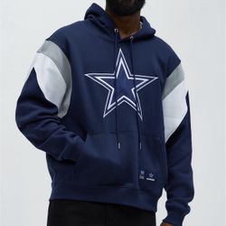 Cowboys embroidered sweatshirt size Small ($40) NWT