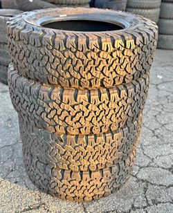 285/70/17 Bfgoodrich Selling a set of 4 tires in excellent condition 🫡