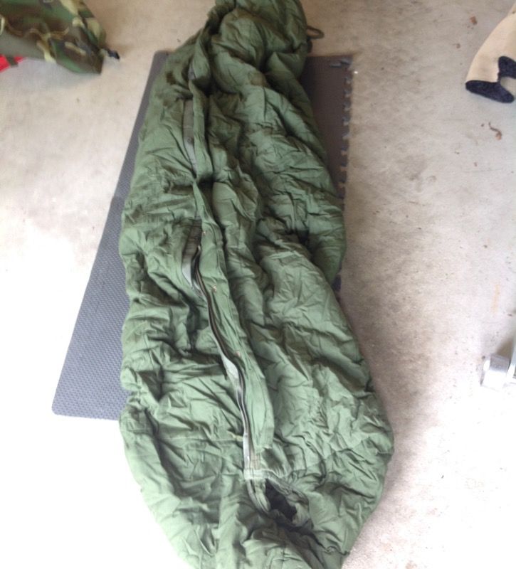 Army Issue Sleeping bag, intermediate cold weather, w/hood , wo carry bag NSN 8465-01-049-0888