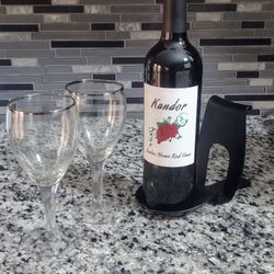 Kandor Suites Home Red Vines 