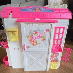 Vintage 1995 Barbie Feeding Fun Stable Playset