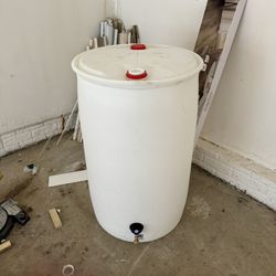 Barrel with jet installed for hose