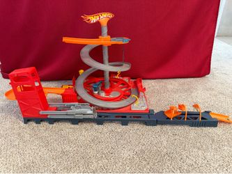 Hot Wheels Flip N Go Spin City Playset Motorized Spiral Ramp