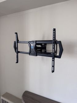 Full-Motion Articulating TV Wall Mount - Fits 37-75in TVs up to 110 lbs