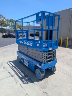 2016 genie GS-3246 electric scissor lift 194 hours