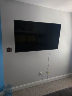 55 inches Samsung Flat Screen TV Wall Mounted