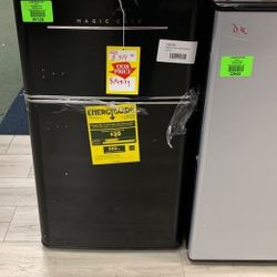 MAGIC CHEF HMCR320BE MINI FRIDGE 7P