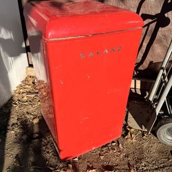 Galanz 4.4 Cu Ft Retro Single Door Refrigerator