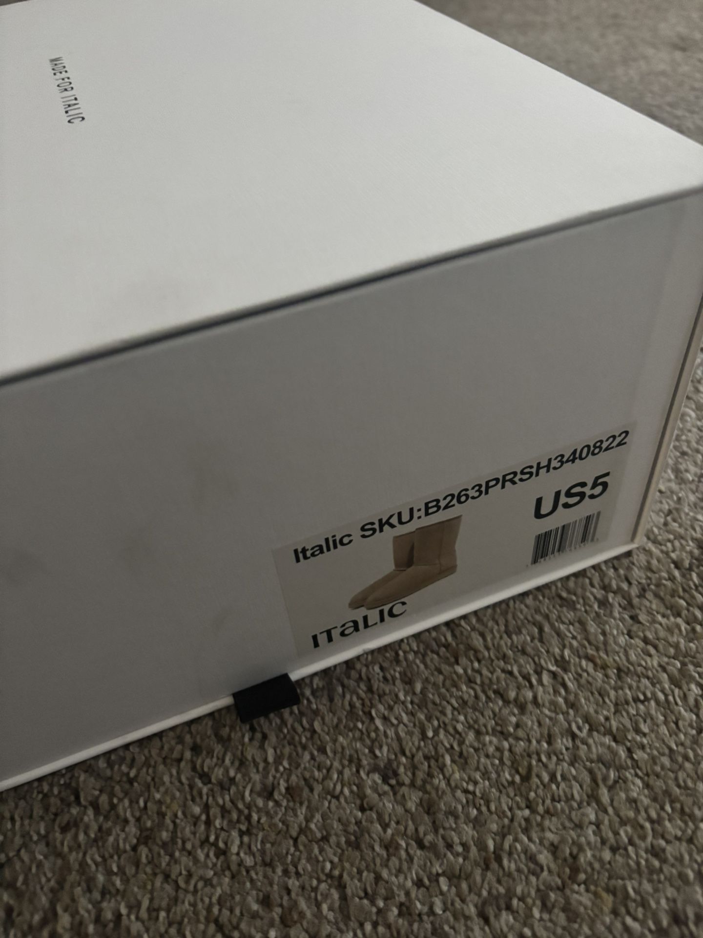 Brand New Italic Shearling Boots – Size 5 (Women’s)