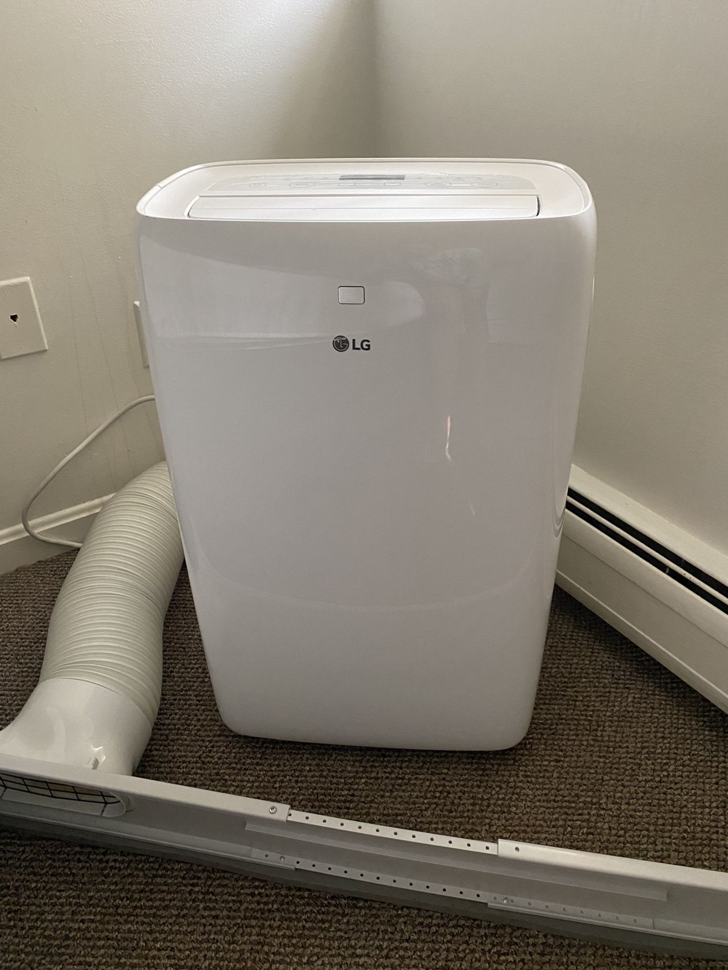 BRAND NEW LG PORTABLE AIR CONDITIONER