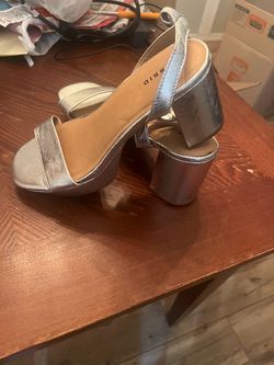 heels plateados