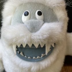 Vintage 1999 Stuffins Snow Monster “Happy 2000 New Year” Gorilla 17” Plush- RARE! Condition is pre owned but overall is solid and respectable shape. S