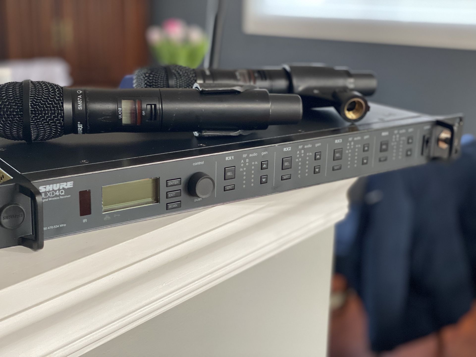Shure Ulxdq / 2 Hand Helds —- G50–/